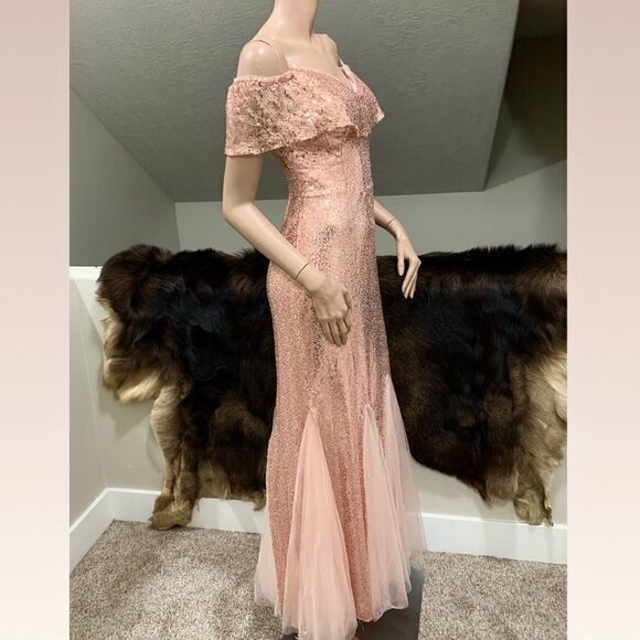 New Beautiful Sparkling Off-The-Shoulder Sequined Fishtail Gown - Picture 4 of 14